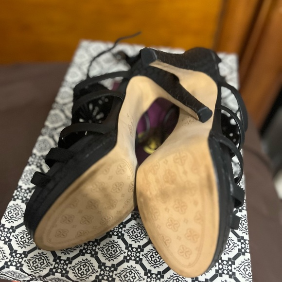 BLACK STRAP PUMP 🖤 - Picture 5 of 5